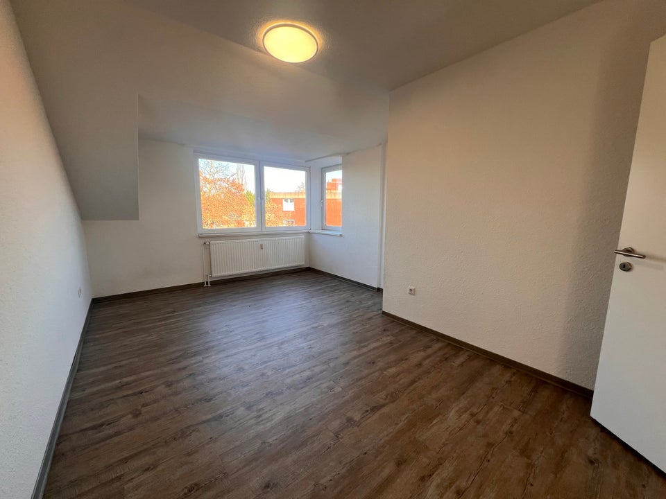 Großzügige, schöne 3-Zimmer-Dachgeschosswohnung! - Foto 2