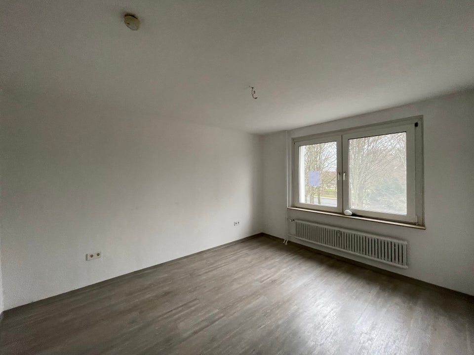 Schöner wohnen und sparen: nette 2-Raum-Wohnung im Erdgeschoss mit Balkon - Photo 2