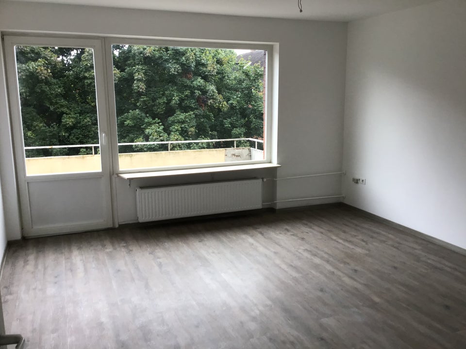 Modernisierte 2,50-Zimmer-Wohnung mit Balkon - Foto 3