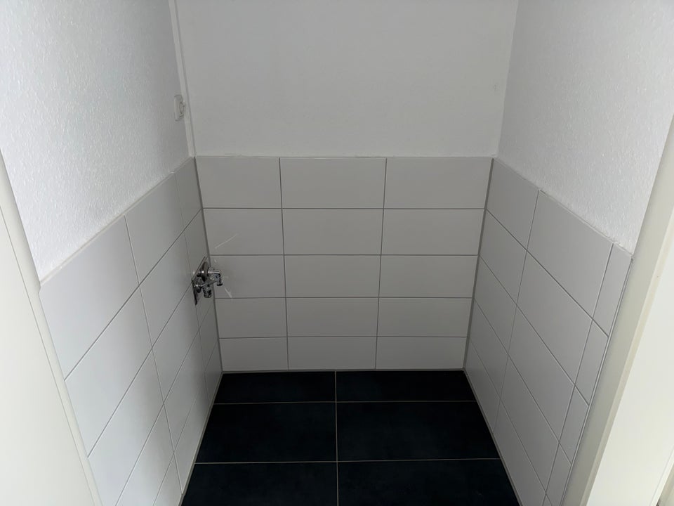 Ganz neu – Erstbezug nach Komplettsanierung! - Foto 1