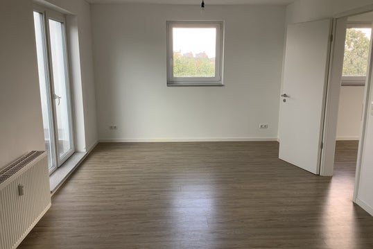 تصویر Moderne Dachgeschosswohnung mit Einbauküche und zwei Dachterrassen in Berlin-Mariendorf