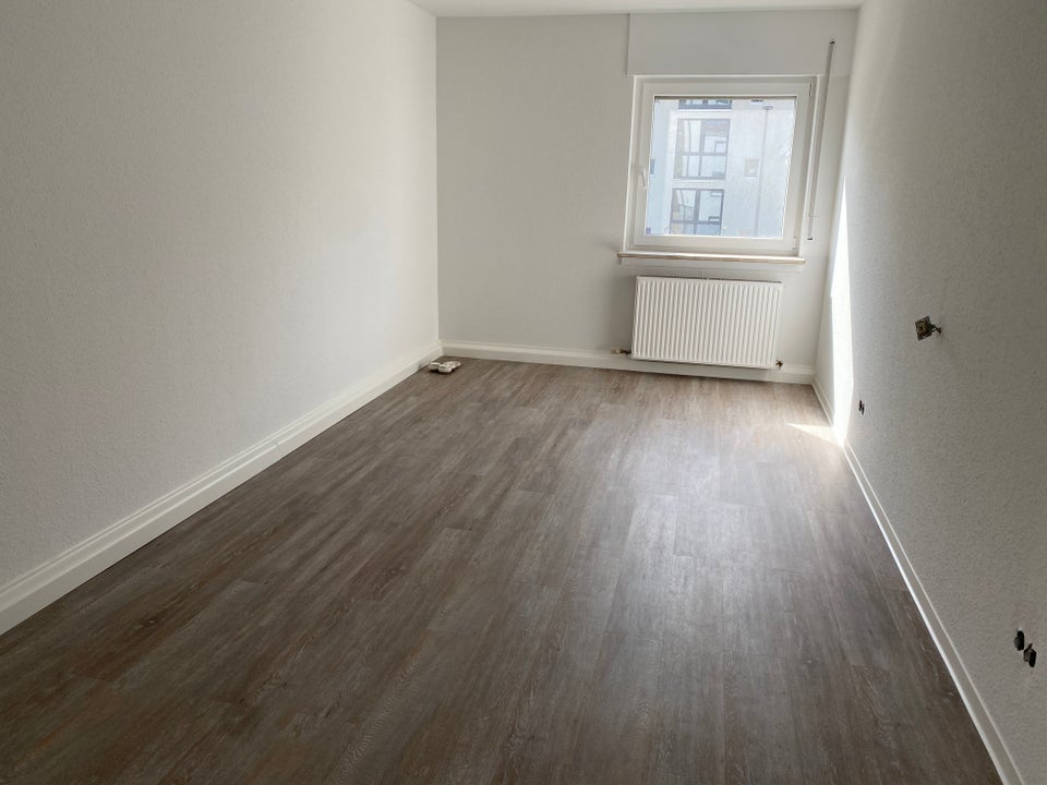 Genial Zentral – 2-Zimmer mit vollständiger Wärmedämmung im 2. Obergeschoss - Photo 5