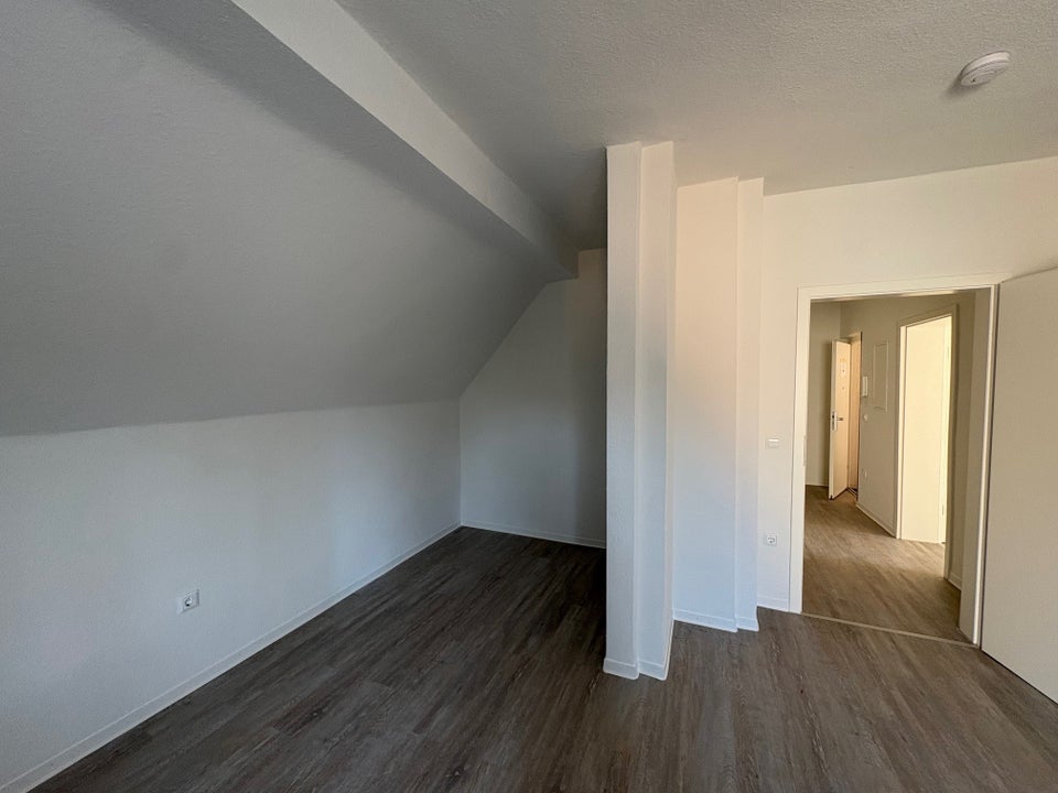 Wohnen mit Weitblick – 2-Zimmer-Dachgeschosswohnung in Essen-Karnap - Foto 4