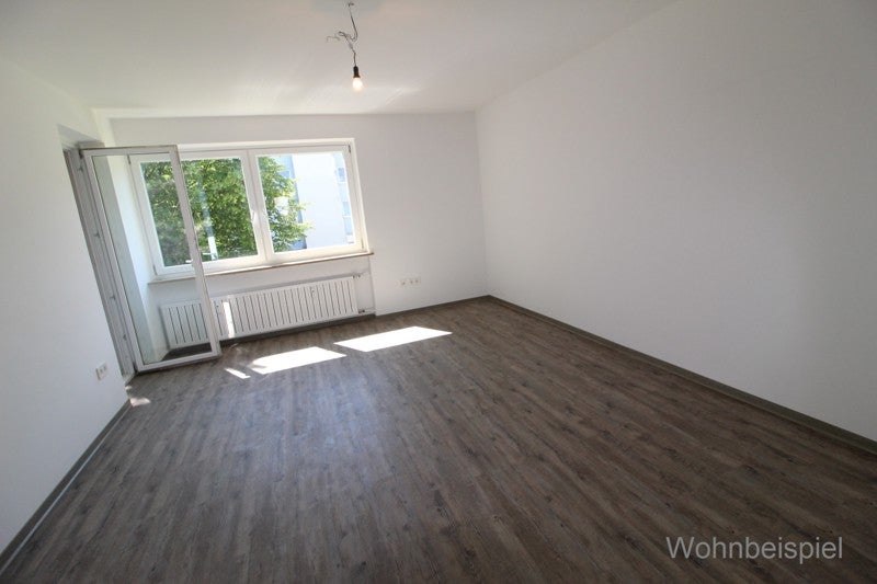 Für die kleine Familie: renovierte 3-Zimmer-Wohnung mit Einbauküche - Foto 1