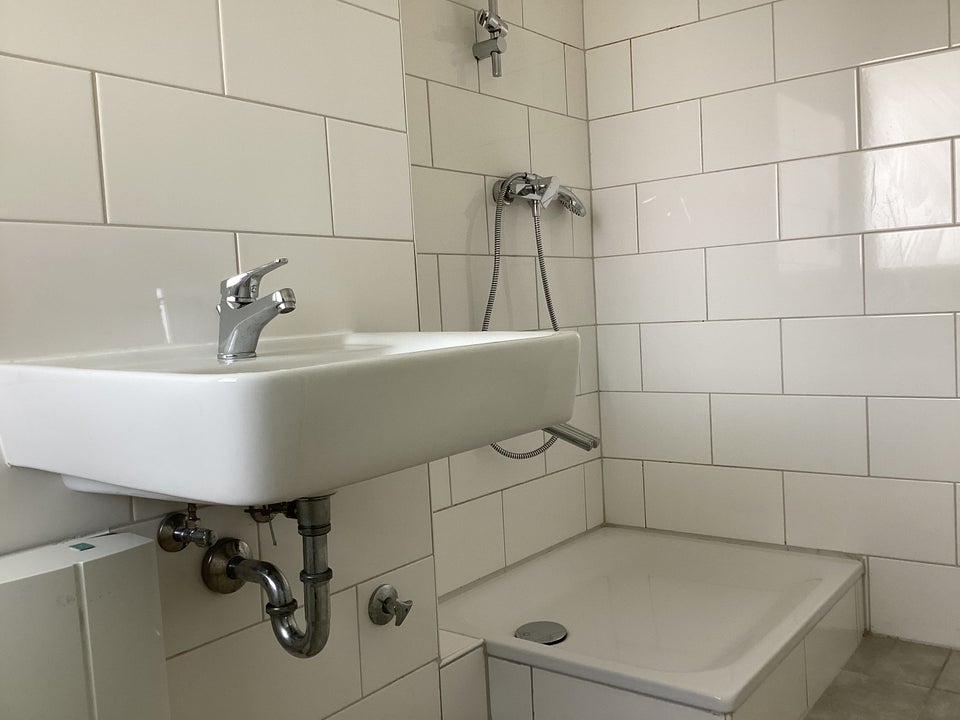 Renovierte 2,5 Zimmer Wohnung in zentraler Lage mit Balkon. - Foto 3
