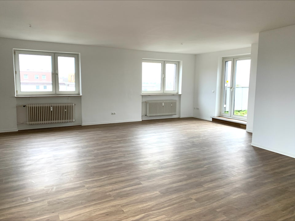 Aufgepasst!!! Penthouse Wohnung mit Dachterrasse und Skylineblick - Photo 2