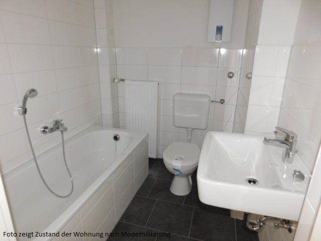 ***Top renoviert und bezugsfertig... 3-ZKDB mit Vinylboden und Balkon in ruhiger Umgebung*** - Foto 1