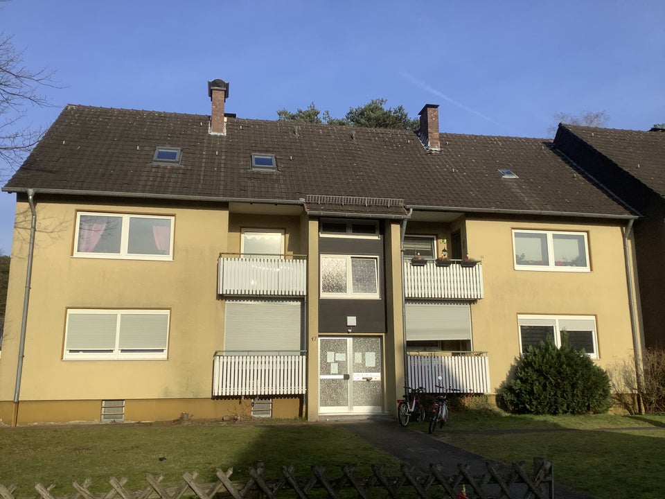 Gemütliche 2 Zimmer-Dachgeschosswohnung in Senne zu vermieten - Photo 1