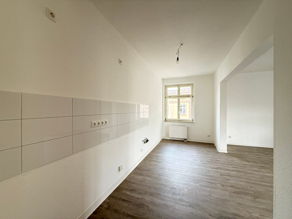 Zentrale 2,5 Zimmer-Wohnung, frisch für Sie saniert! - Photo 2