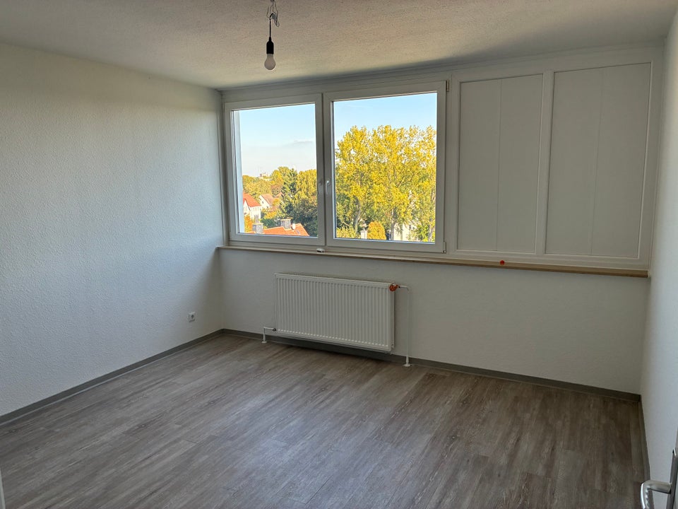 Helle und freundliche 3-Zimmer-Wohnung in zentraler Lage - frisch renoviert - Photo 4