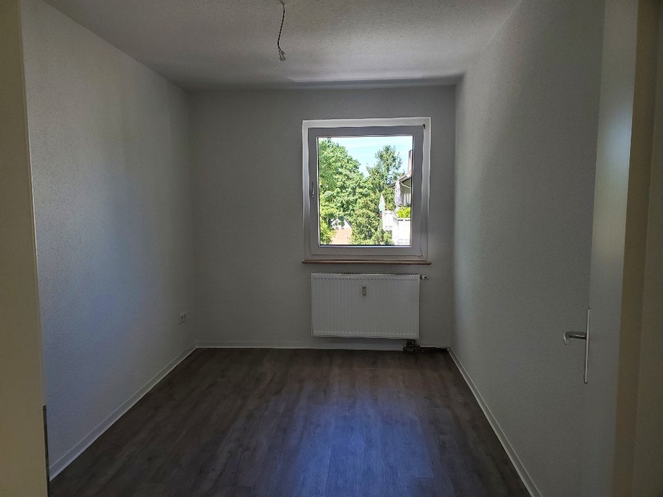 Frisch renovierte 3-Zi.-Whg. in ruhiger und grüner Lage - Photo 1
