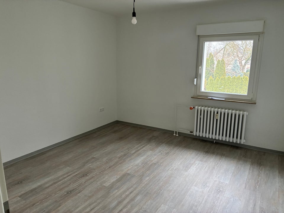 Komplett renovierte 3-Zimmer -Wohnung mit großer Küche - Photo 1