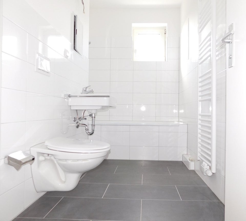 Frisch renovierte 3-Zi.-Whg. mit neuem Bad, neuem Boden und sonniger Loggia - Foto 2