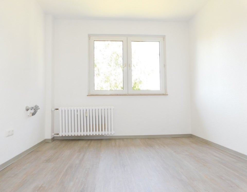 Frisch renovierte 2-Zi.-Whg. mit neuem Bad, neuem Boden und sonnigem Balkon - Photo 5