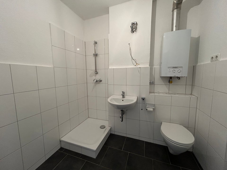 Bezugsfertige 3,5-Zimmer-Wohnung mit Balkon in ruhiger, grüner Lage - Foto 3