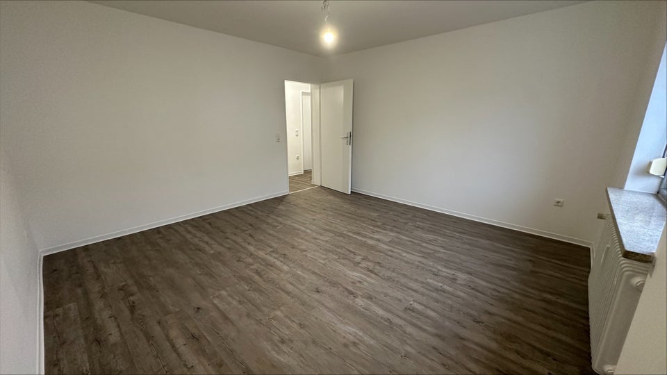 EG / 3 Zimmer ab sofort (frisch saniert) - Foto 2