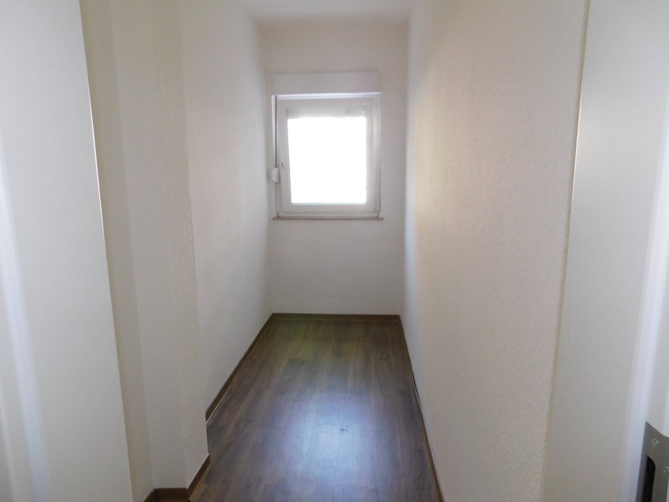 2-Raum-EG-Wohnung mit Balkon in sehr zentraler Lage zu vermieten - Photo 4