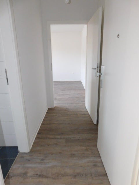 ***Zentral gelegene 1,5-Zimmerwohnung renoviert und bezugsfertig*** - Foto 3