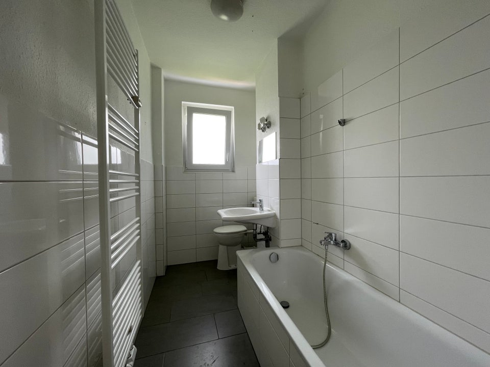 schöne 2,5-Zi.-Wohnung mit großem Balkon! - Photo 2
