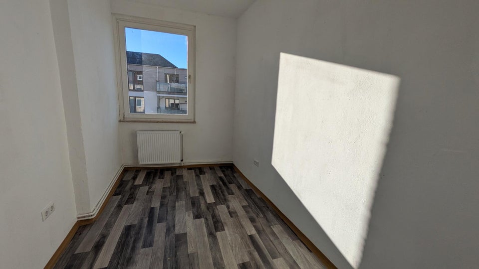 Geräumige 3-Zimmer-Wohnung mit Balkon - Foto 3