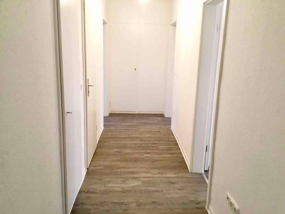 Großzügige Wohnung mit Balkon sucht ruhige Mieter - Photo 2