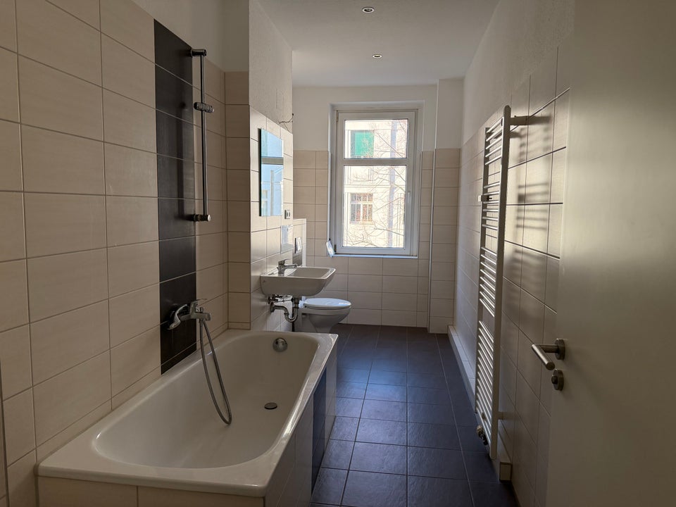 Jetzt einziehen - Balkon - Laminat - Wannenbad - Foto 3