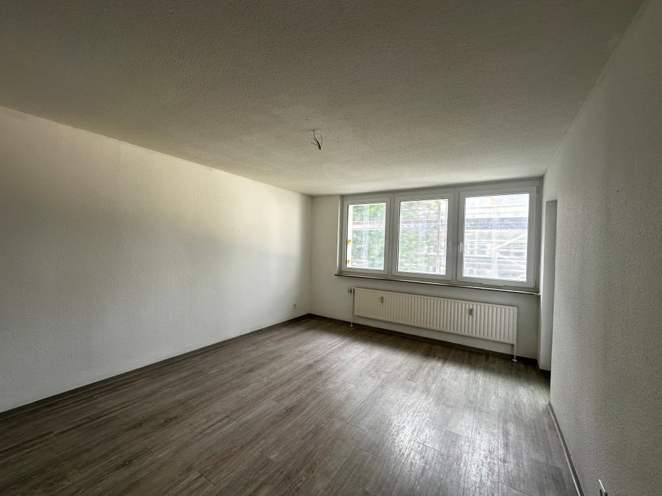 TOP renovierte Wohnung mit neuem Bad und Einbauküche ! - Photo 1