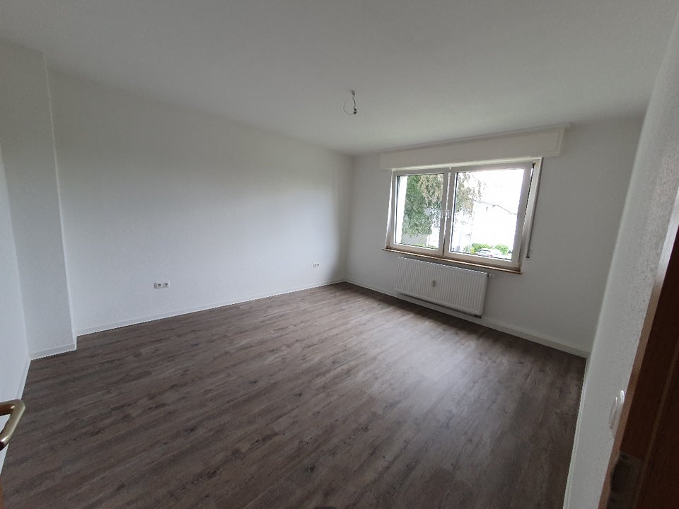 Hinsel: Bezugsfertige 3-Zimmer-Wohnung mit Balkon in ruhiger Lage - Foto 2