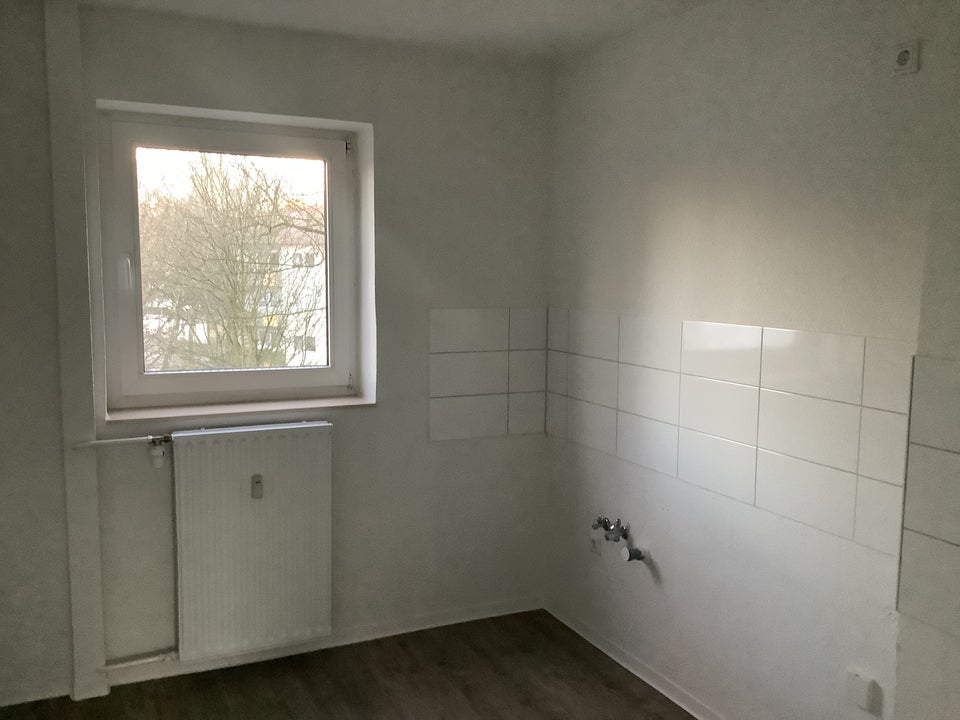 Lust auf eine renovierte 3-Zi.mmer-Wohnung im Erdgeschoss? Ab sofort frei! - Foto 2