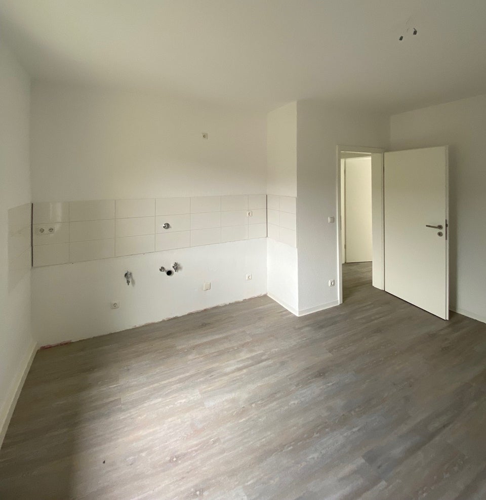 Komplett renovierte 2,5-Zimmer-Wohnung in Nähe City mit Balkon! - Foto 3
