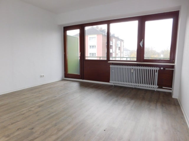 Großzügig geschnittene 2-Zimmerwohnung im 2. OG mit Vinylboden und Balkon! - Photo 1