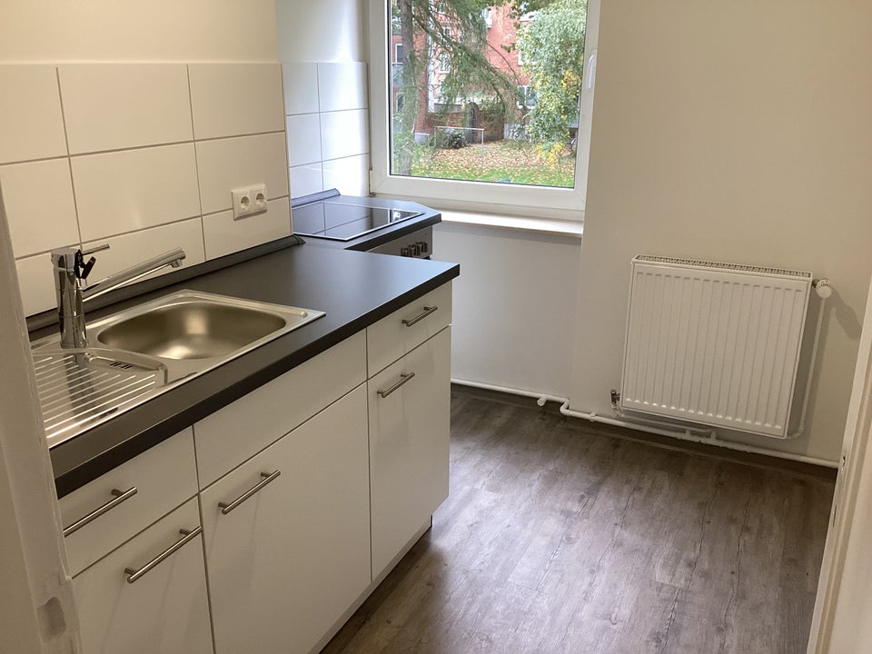 Wer will mich!? Ansprechend und renoviert: 2-Zimmer-Wohnung, sofort anmietbar! - Photo 1