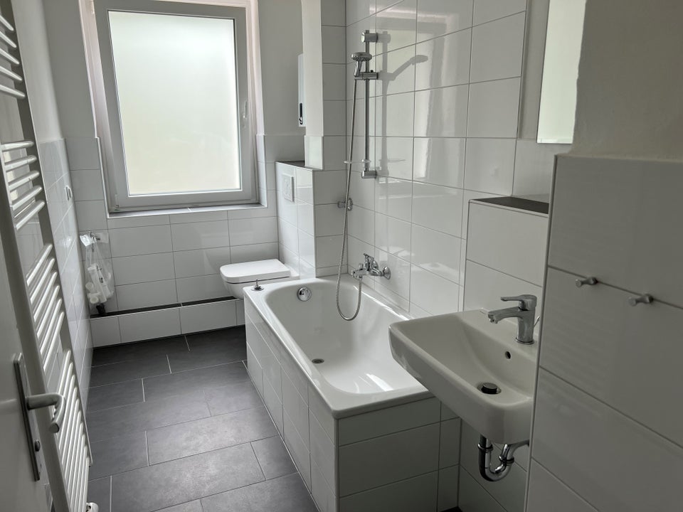 Renovierte 3-Zimmer-Wohnung mit Balkon - Foto 2