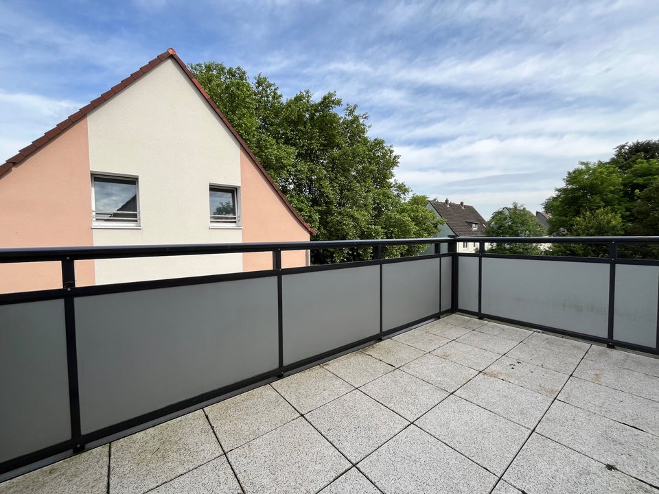 Modernisierte 2,5-Zimmer-Dachgeschosswohnung – hell, gut geschnitten und mit Balkon - Photo 4