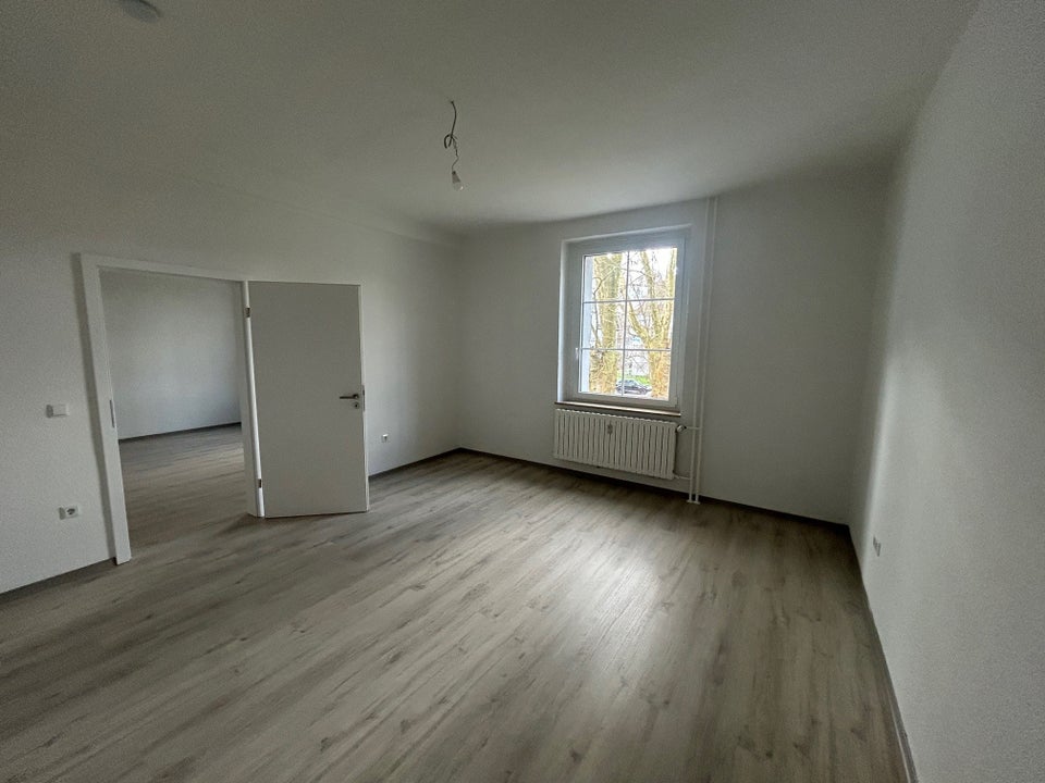 komplett renovierte 3-Zimmer-Wohnung mit großer Küche - Foto 2