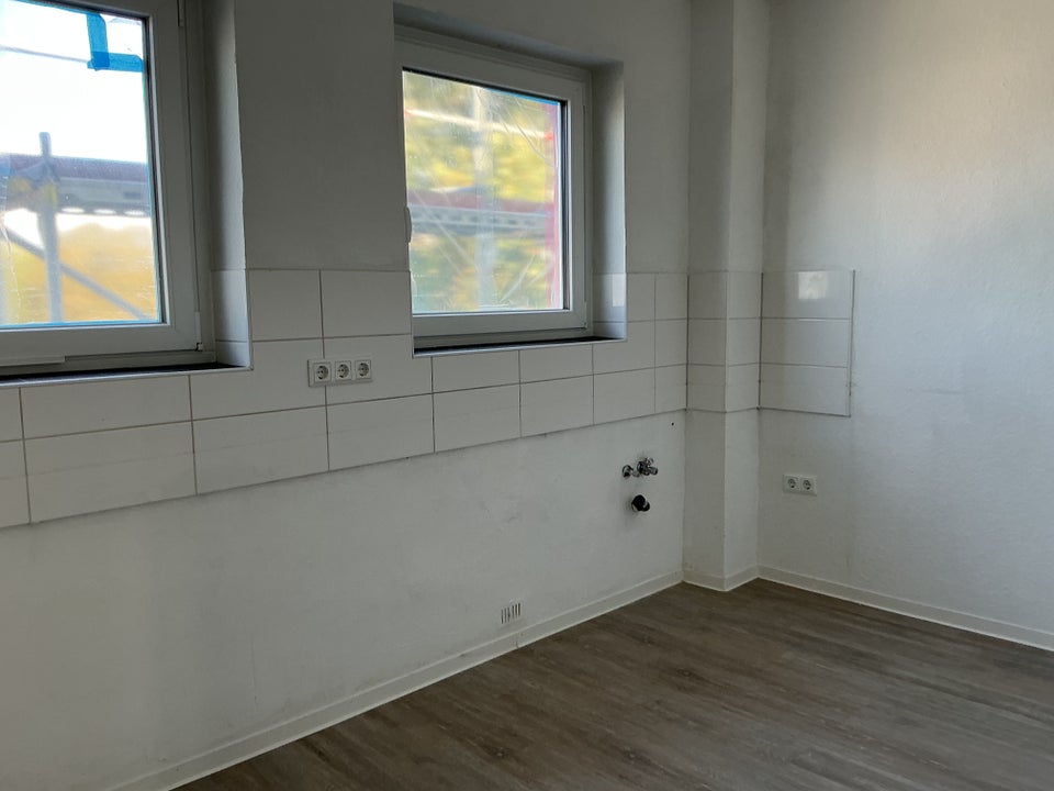 Charmante 3-Raum-Wohnung mit tollem Balkon! Wir modernisieren für Sie! - Foto 1