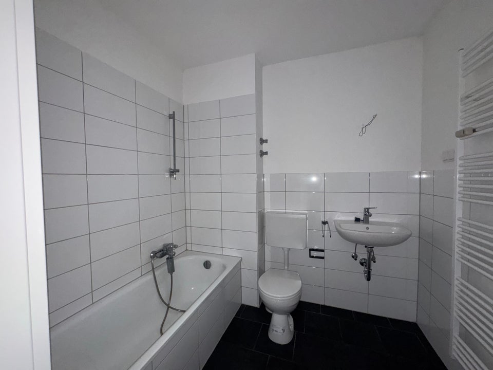 Hier macht wohnen Spaß: bezugsfertige 3-Zimmer-Wohnung - Photo 3