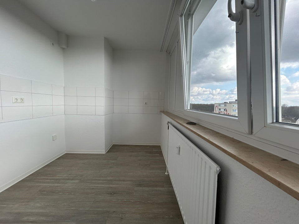 schöne 4-Zimmer-Wohnung komplett renoviert - Foto 2