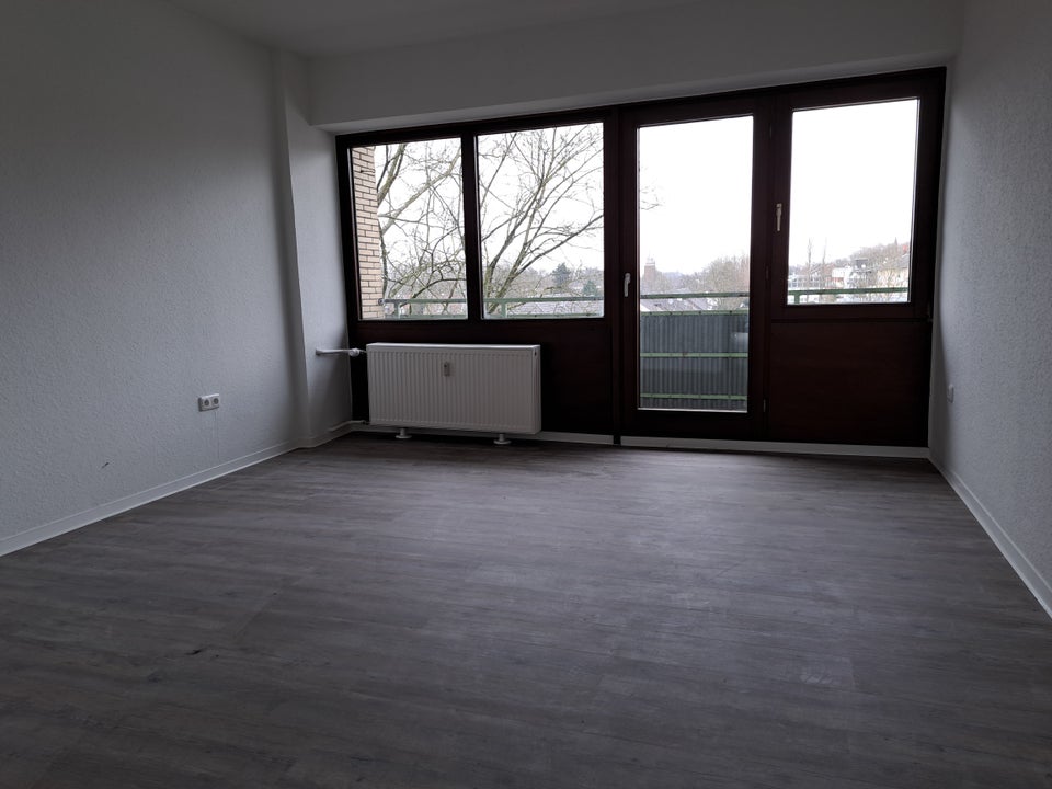 Bezugsfertige 3-Zimmerwohnung im 1. OG mit Balkon und Vinylboden zentral gelegen... - Foto 4