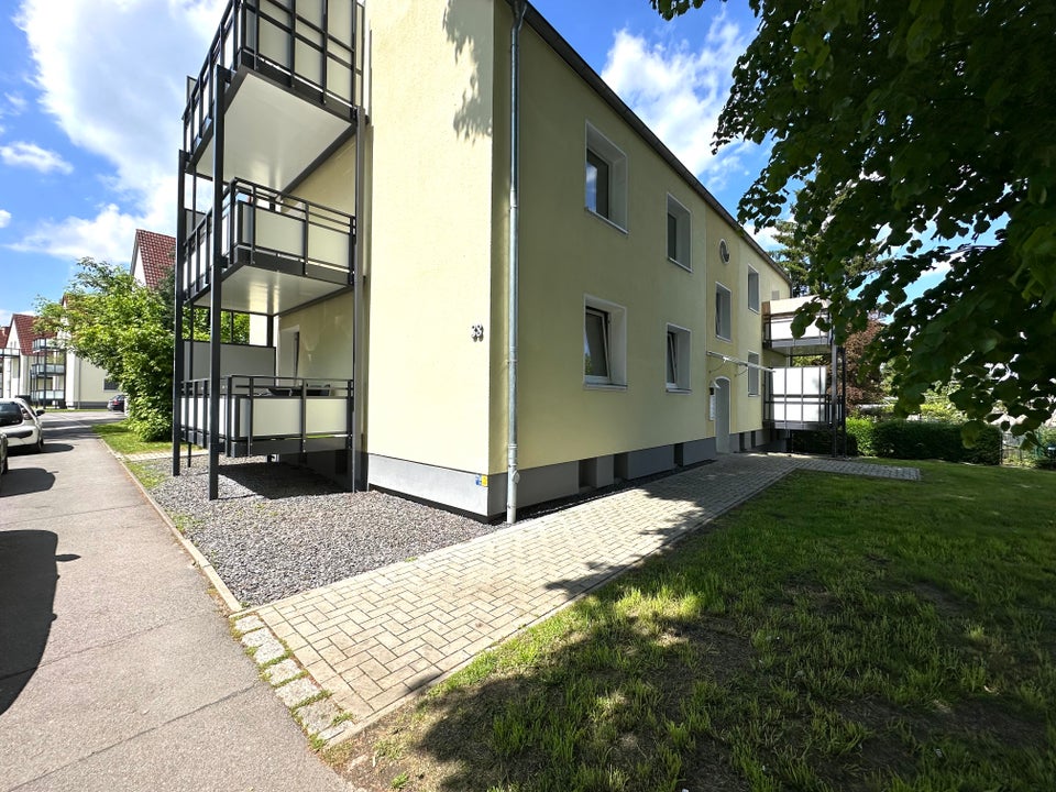 3-Zimmer-Wohnung mit Balkon in frisch modernisiertem Gebäude - Foto 1