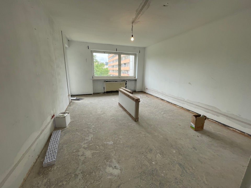 Frisch renovierte 3-Zimmer-Wohnung mit Balkon und Einbauküche in Moosach! - Foto 3
