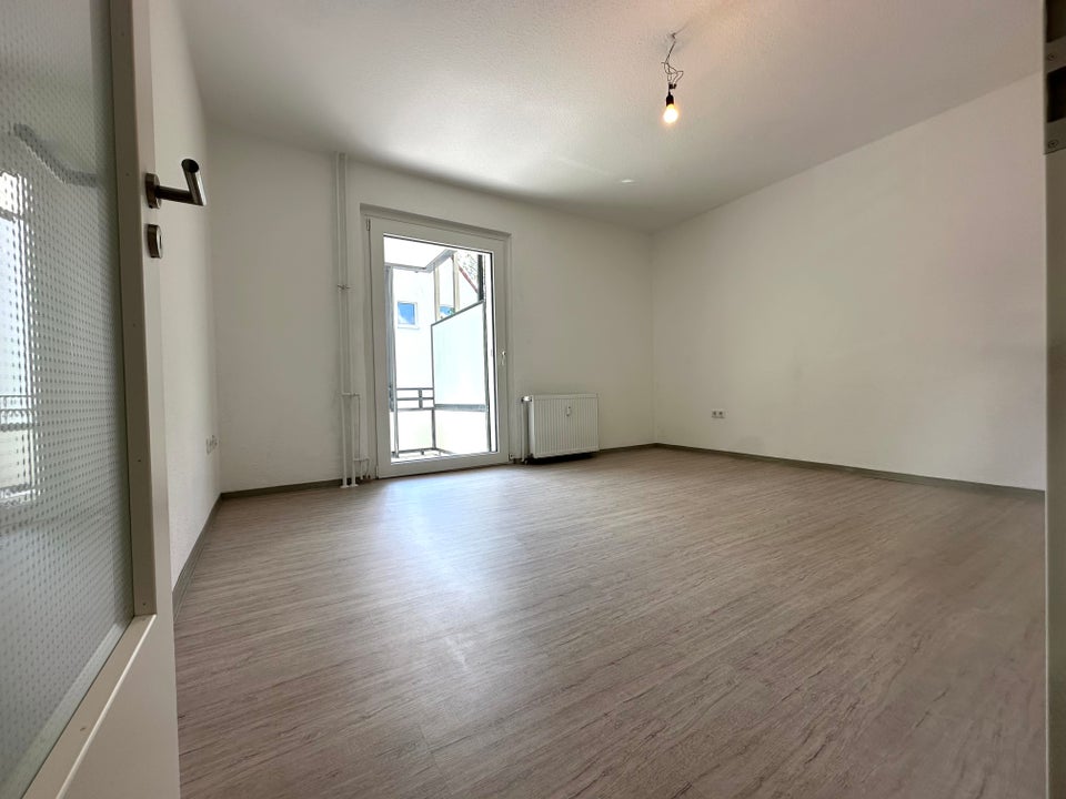 3-Zimmer-Wohnung mit Balkon in frisch modernisiertem Gebäude - Foto 4