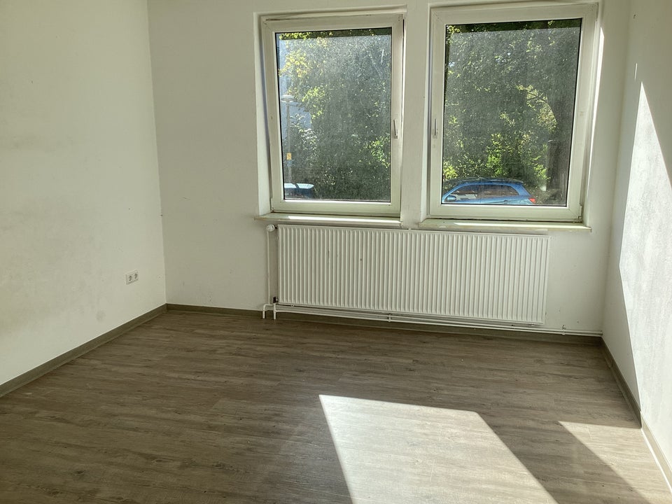 Schöne 4-Zimmer-Erdgeschosswohnung mit neuem Duschbad! - Photo 1