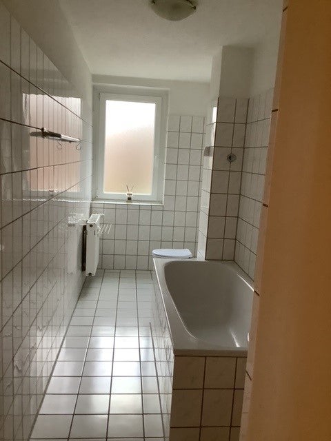 Willkommen Zuhause: 3-Zimmer-Wohnung mit Balkon und Wannenbad in Sanierungsphase - Photo 5