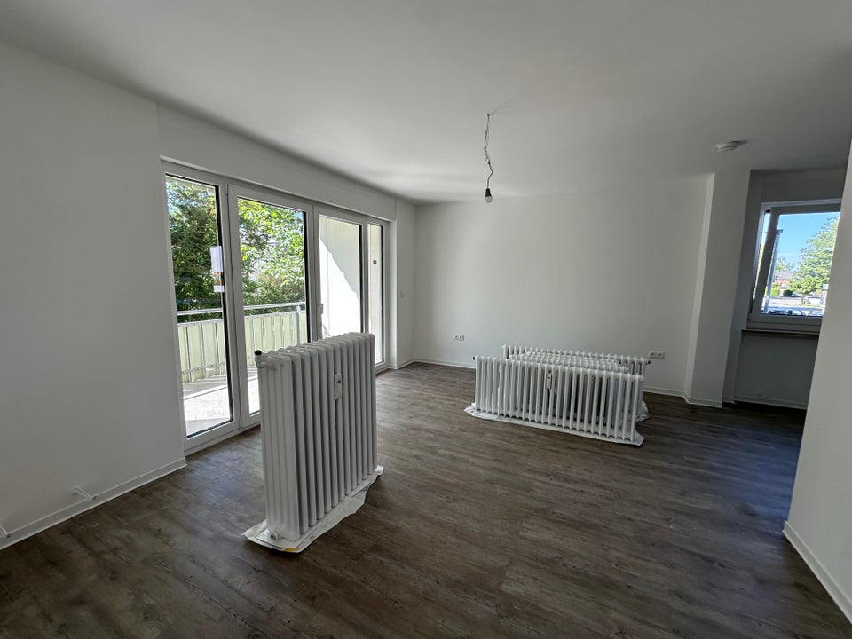 Erdgeschoss / 3,5 Zimmer mit Balkon (frisch saniert) - Photo 1