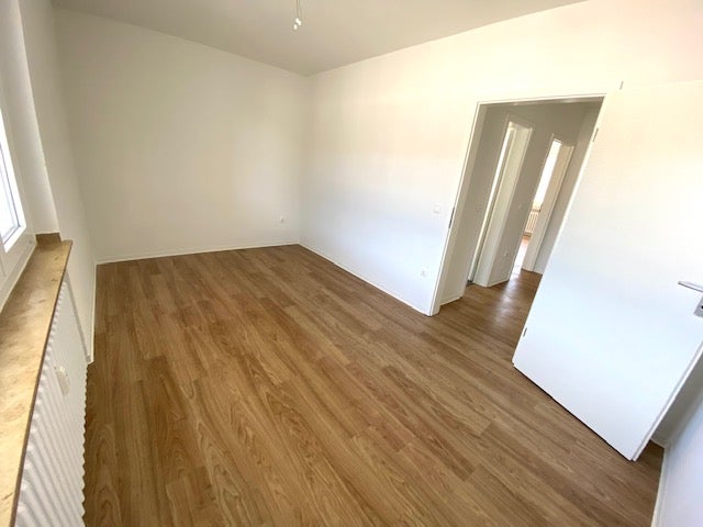 Ab sofort frei: Helle 3-Zimmer-Wohnung mit modernem Bad und Balkon - Photo 1