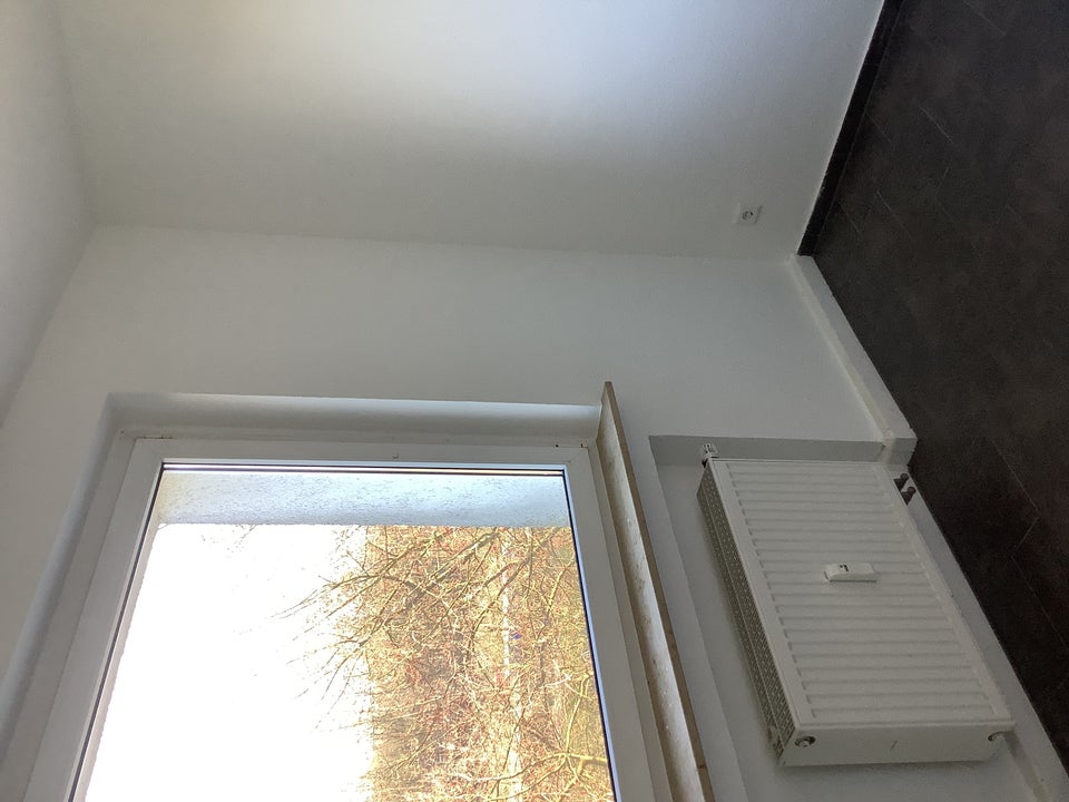 Sonnig helle 2 Zimmer mit schönem Balkon; 2er WG geeignet - Photo 4