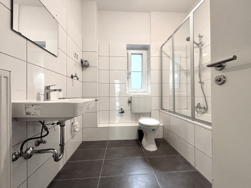 Wohnen in parkähnlicher Umgebung: großzügige 2-Zimmer-Wohnung mit besonderem Charme - Foto 2