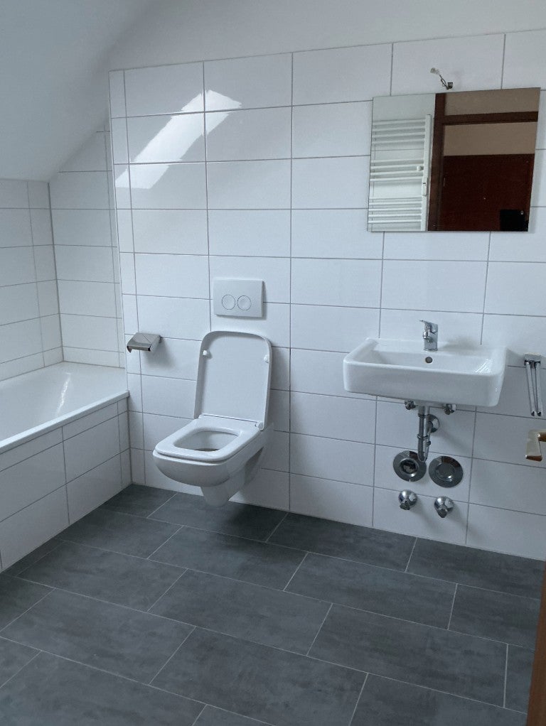 Einziehen und wohlfühlen: Renovierte Wohnung mit Balkon in Steinbühl - Photo 2