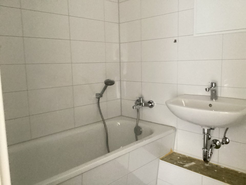 3 Zimmer, Küche, Bad und Balkon in Lausen-Grünau! - Foto 2